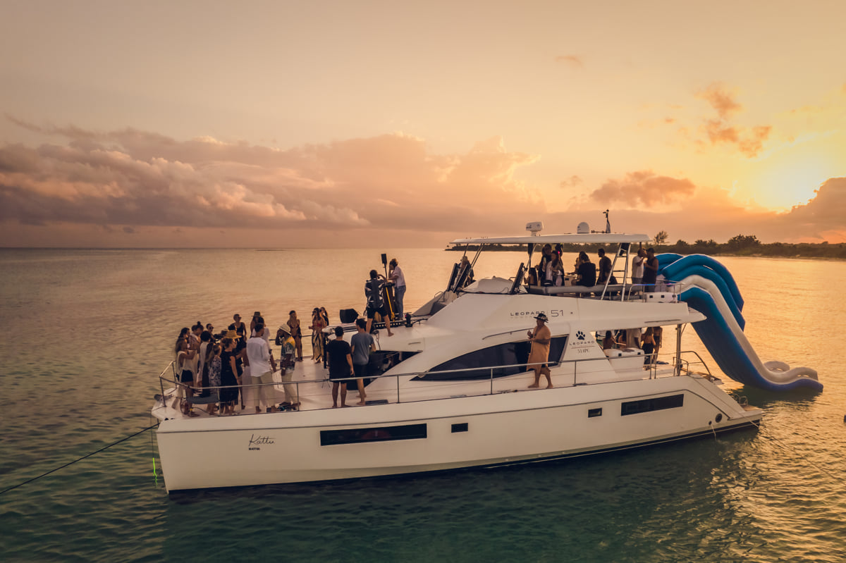 luxury boat rental