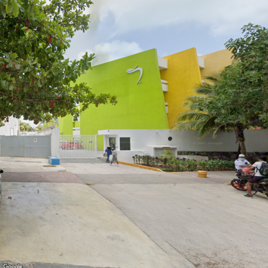 picture of entrance to the marina at Albatros