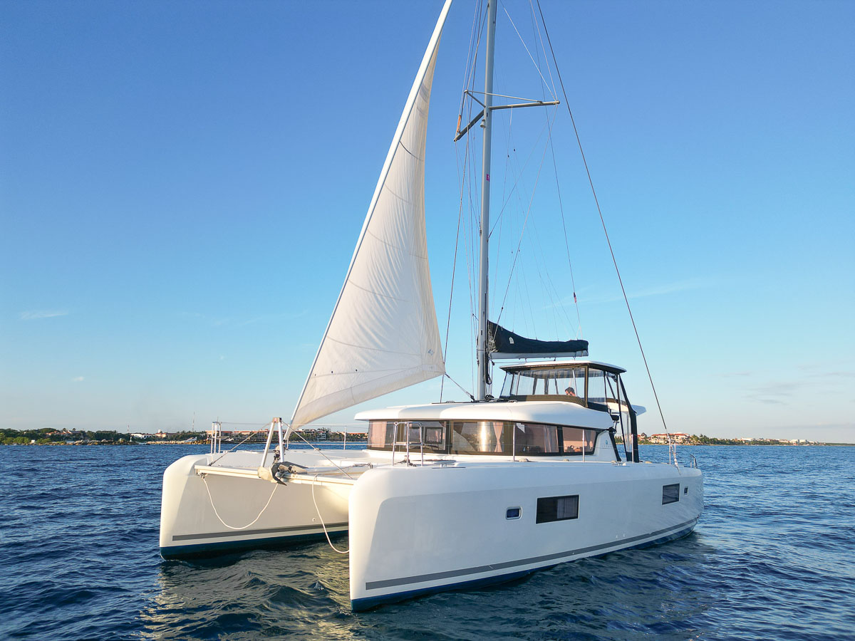 bang bang lulu catamaran puerto aventuras front