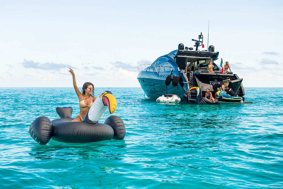 girls plays on yacht rental in cancun