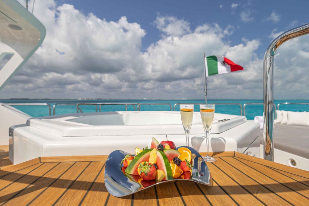 10 best cancun yacht tours