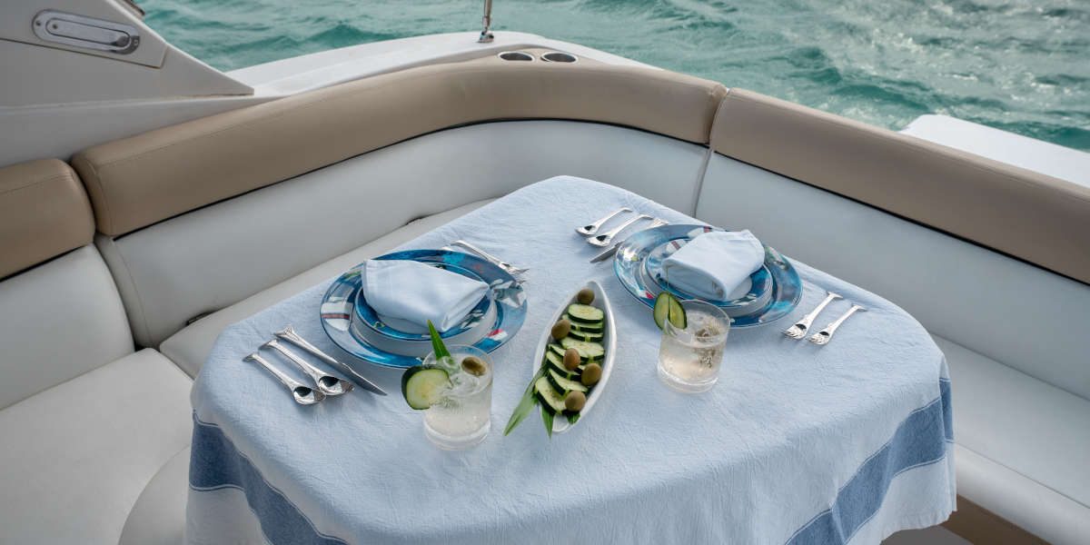 Let's enjoy a day cruising on a yacht, eat well in the riviera maya