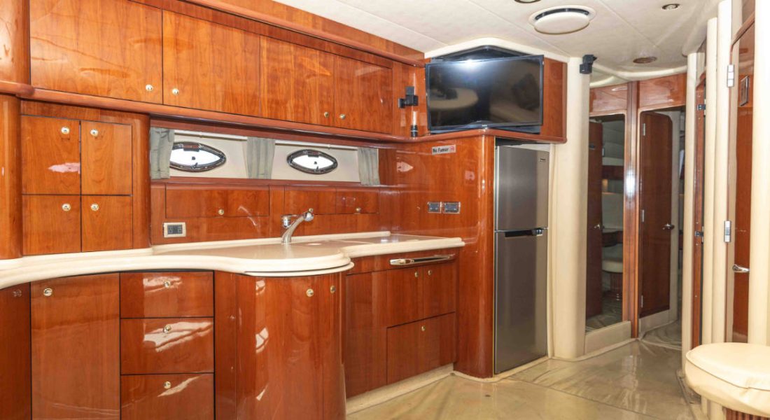 Interrior Cabin Puerto Aventuras Yacht