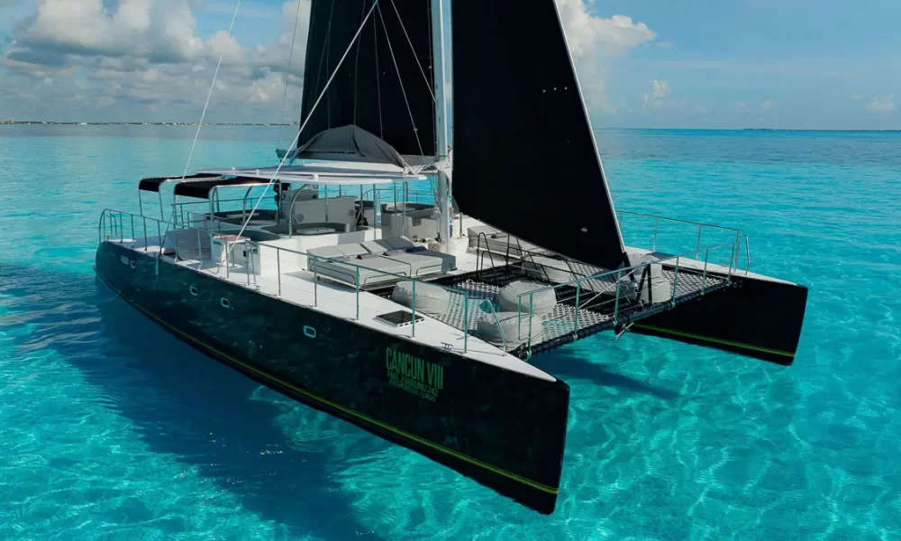 Destination wedding Cancun boat rental