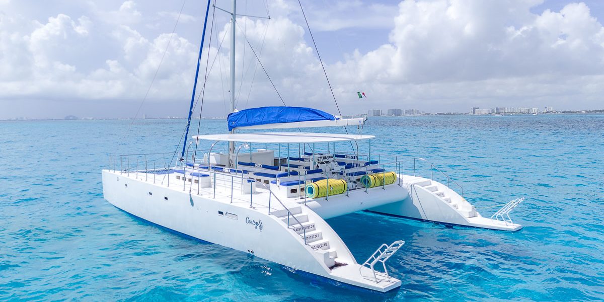 Party boat Cancun Catamaran