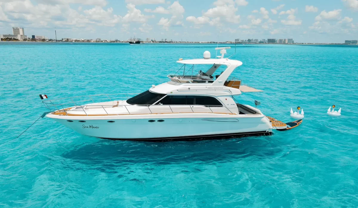 Cancun Yacht Rental Searay in the Ocean in Cancun