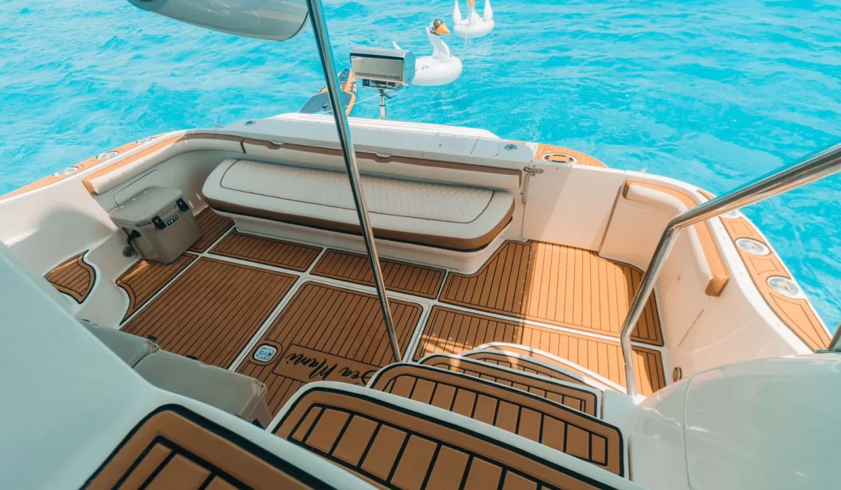 rear of a searay yacht in cancun Sea mami
