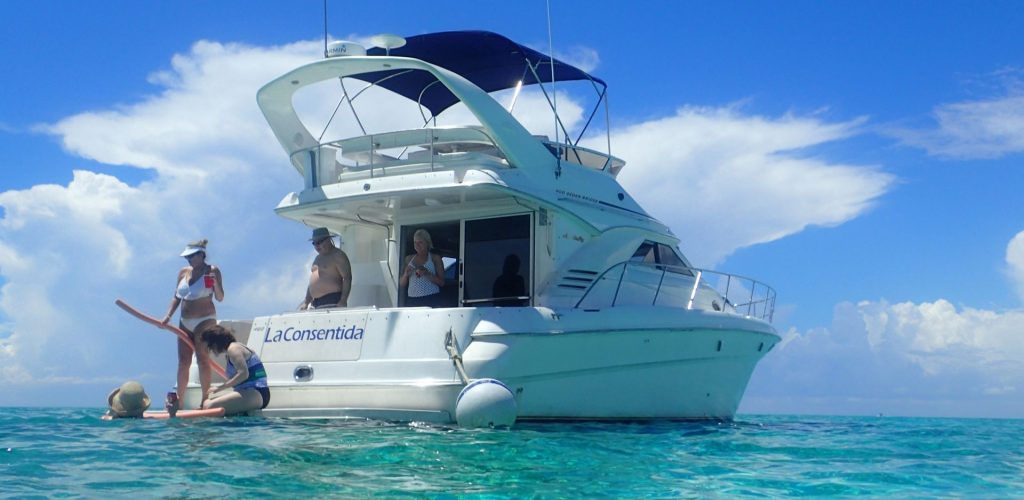 luxury tour onboard a private Riviera Maya Yacht Rental in playa del carmen, puerto aventuras and cozumel